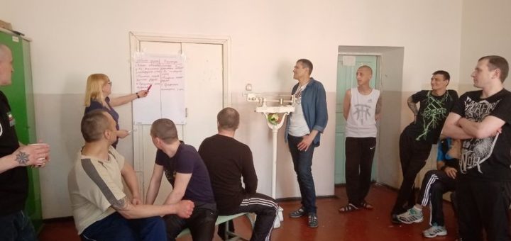 підготовка волонтерів, які знаходяться в установах